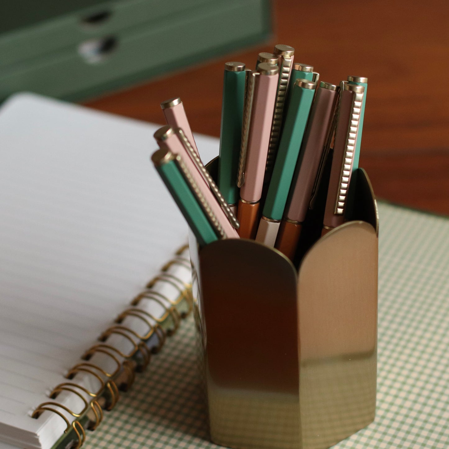 Papier | Scallop Edge Metal Pen Pot