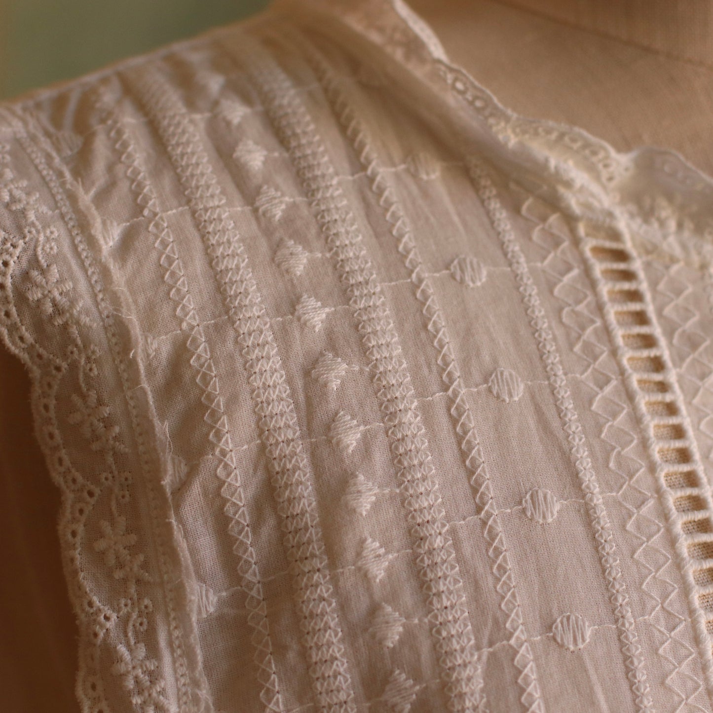 Sleeveless Lace Trim Blouse