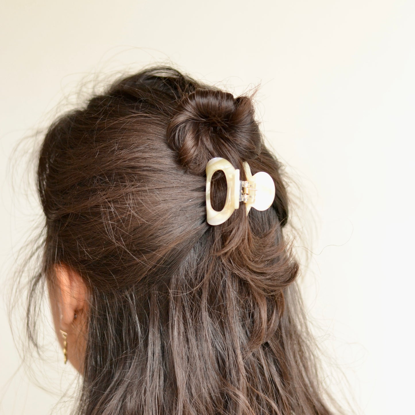 Oval Dainty Hair Clip in Cream