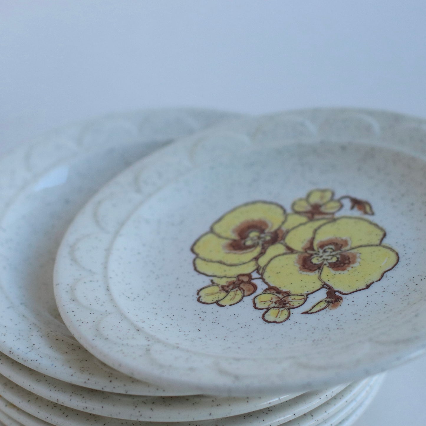 Scalloped Edge Dessert Plates with Yellow Flower Motif, Set of 4