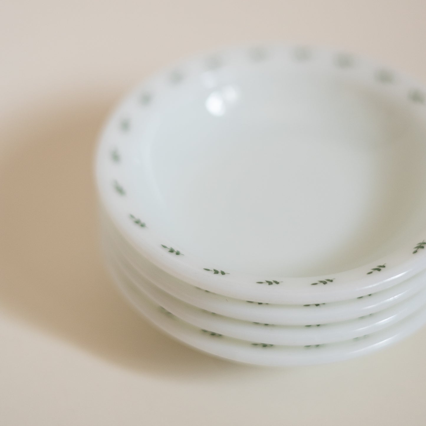 Small Milky Pyrex Dishes, Set of 4