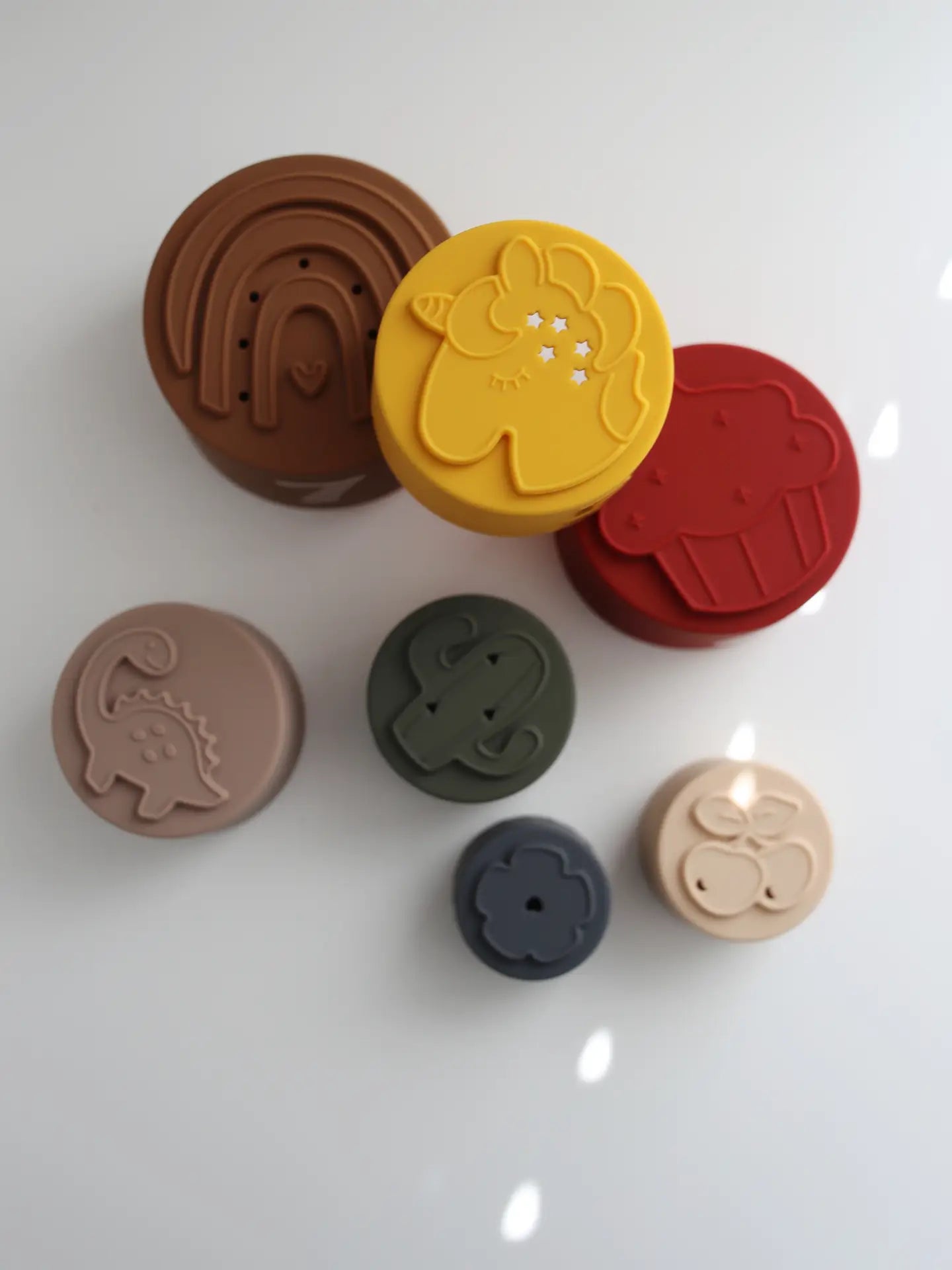 Marlowe & Co. | Retro Nesting Silicone Stacking Cups