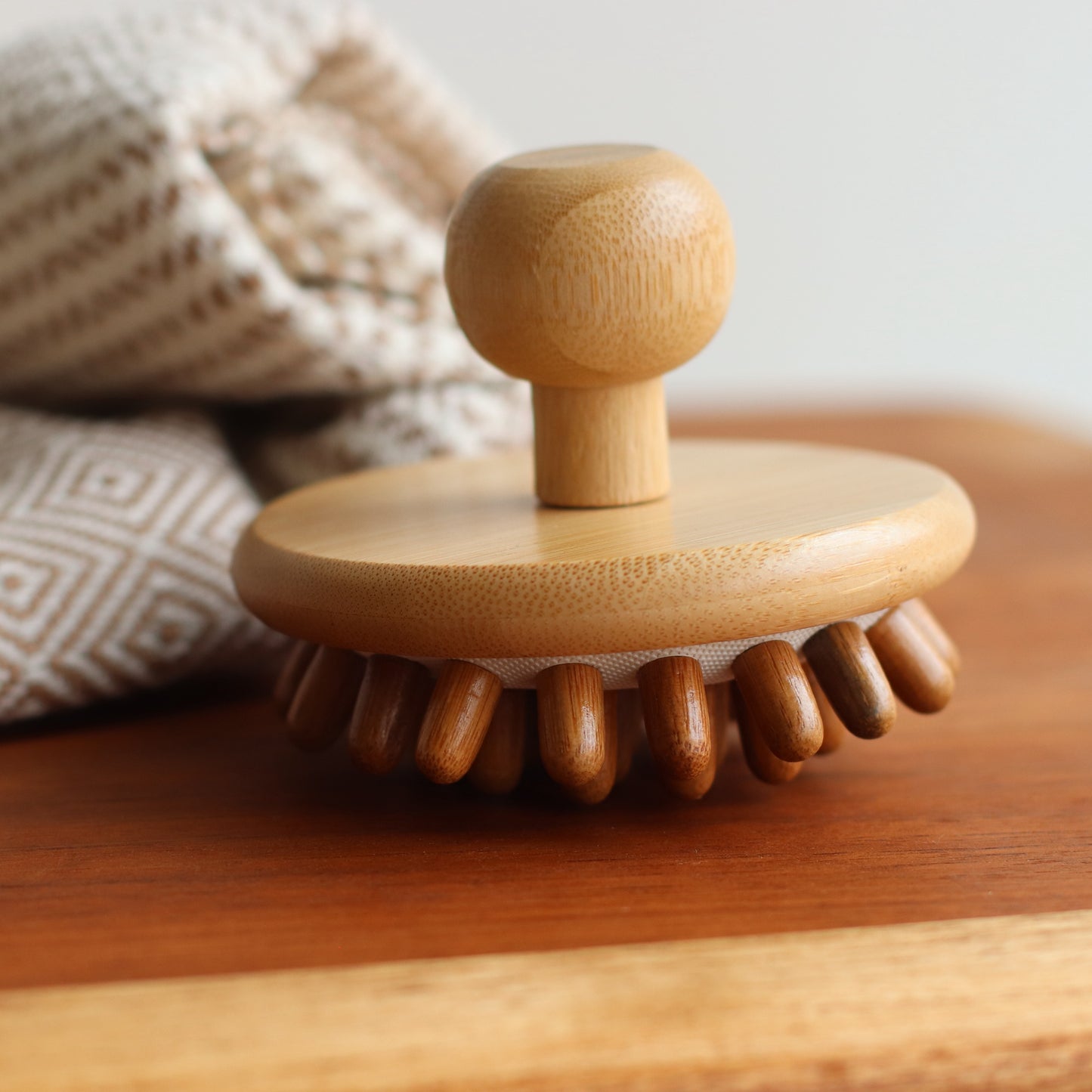 Bamboo Switch | Stimulating Scalp Massager