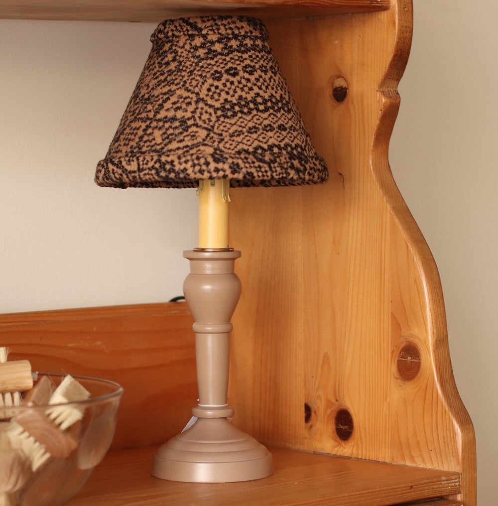 Accent Lamp, Wellington Spindle in Cream