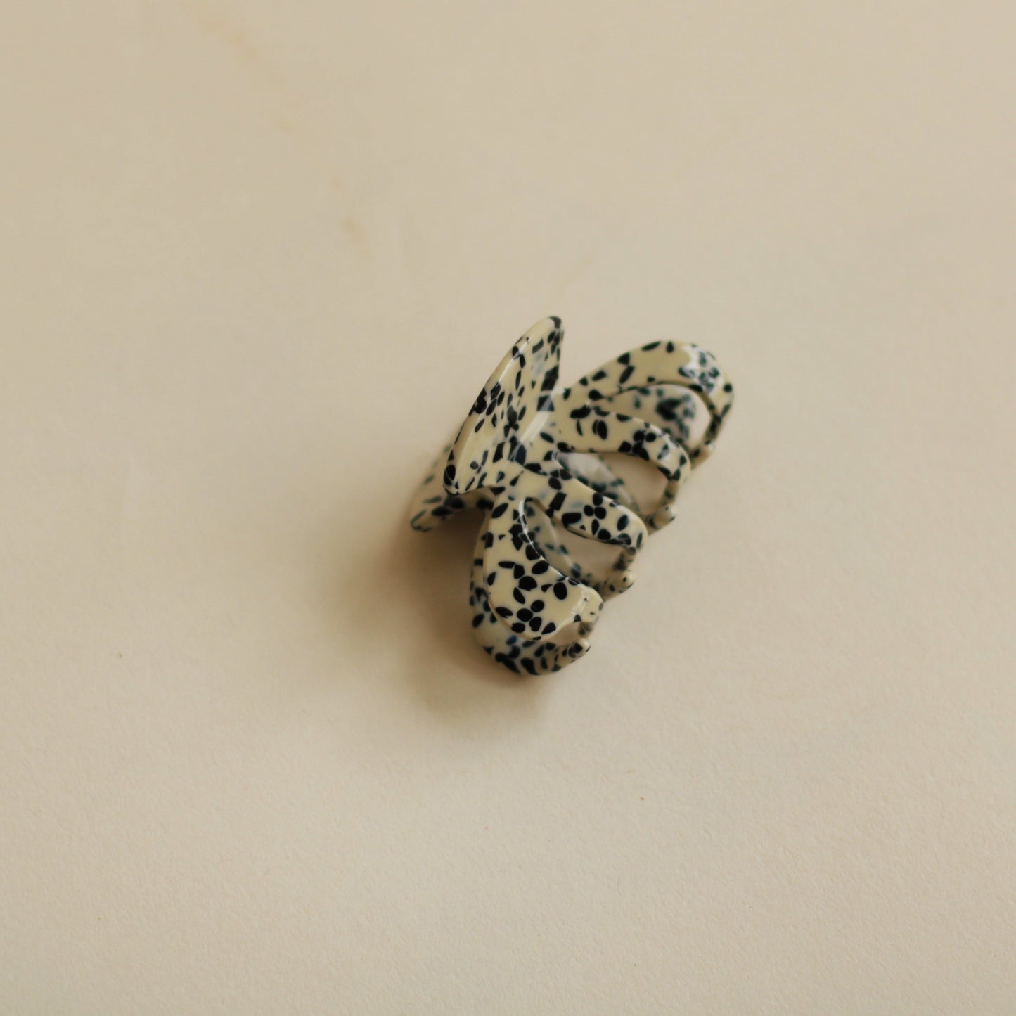 Claw Hair Clip in Black & White