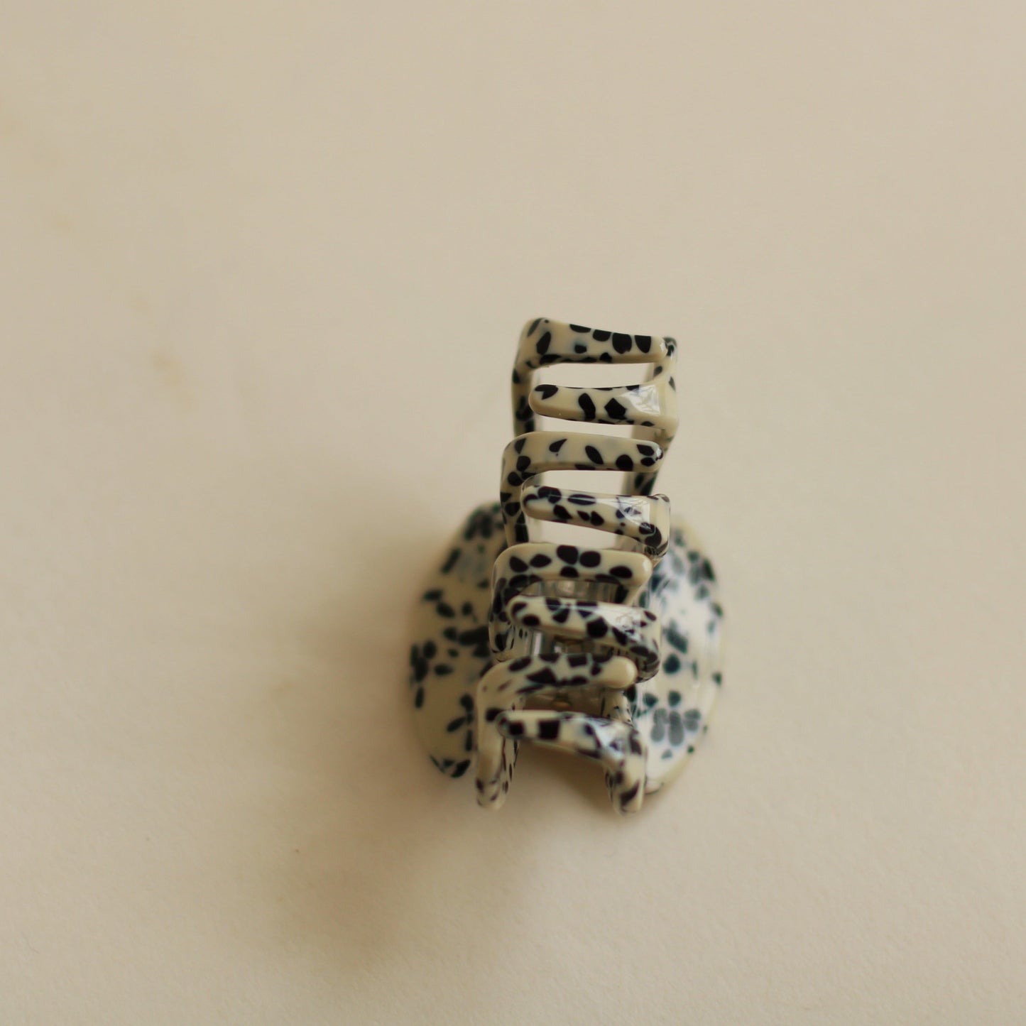 Claw Hair Clip in Black & White