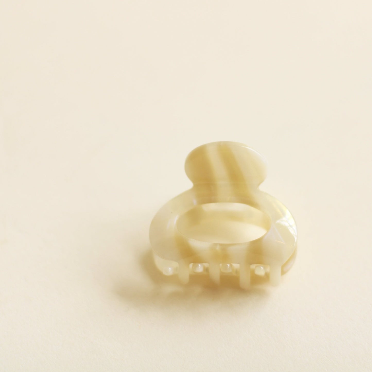 Oval Dainty Hair Clip in Cream