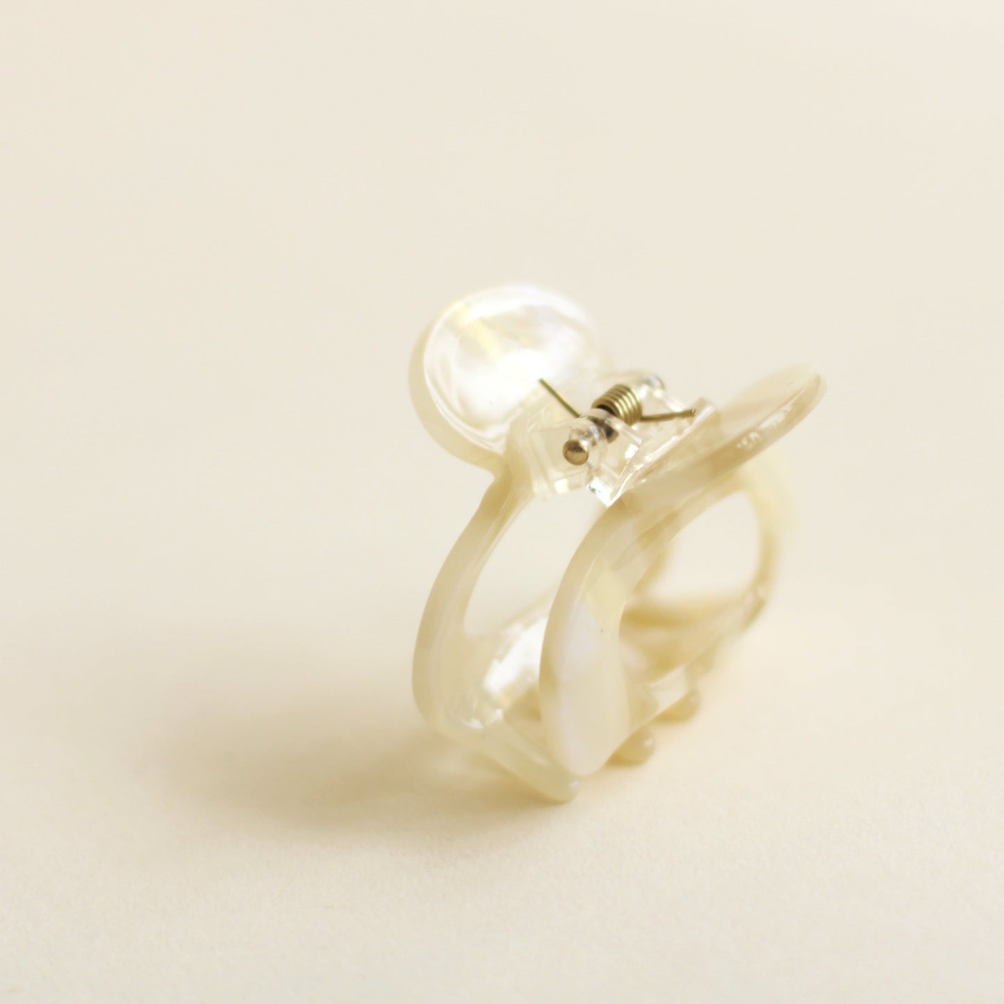 Oval Dainty Hair Clip in Cream