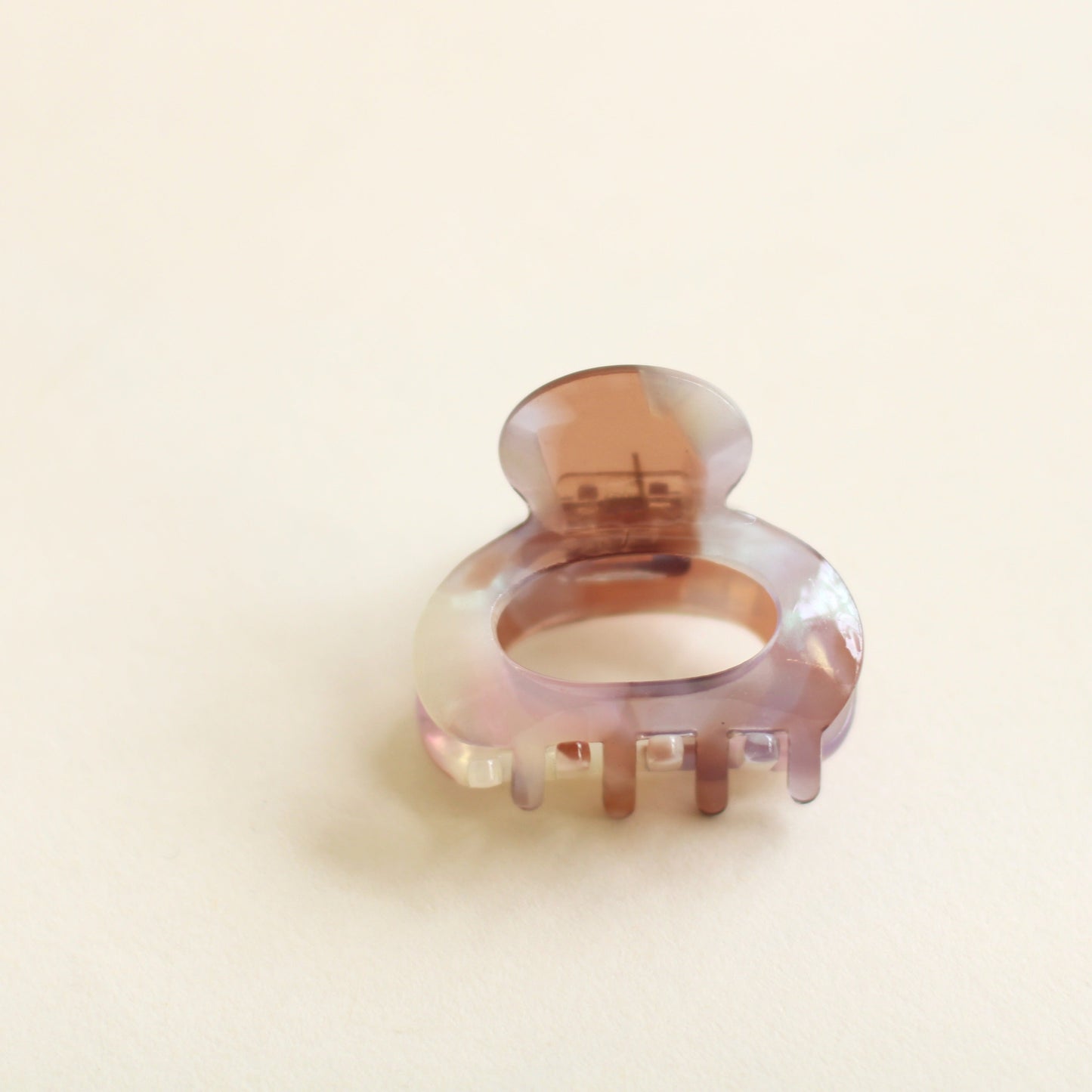 Oval Dainty Clip in Purple Haze