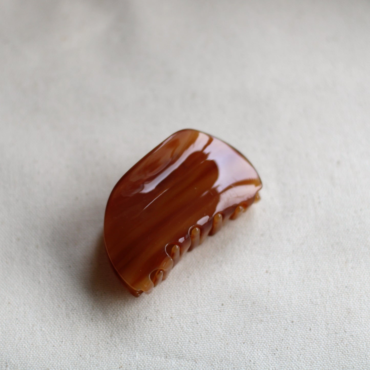 Anarchy | Solid Oval Hair Clip in Light Brown