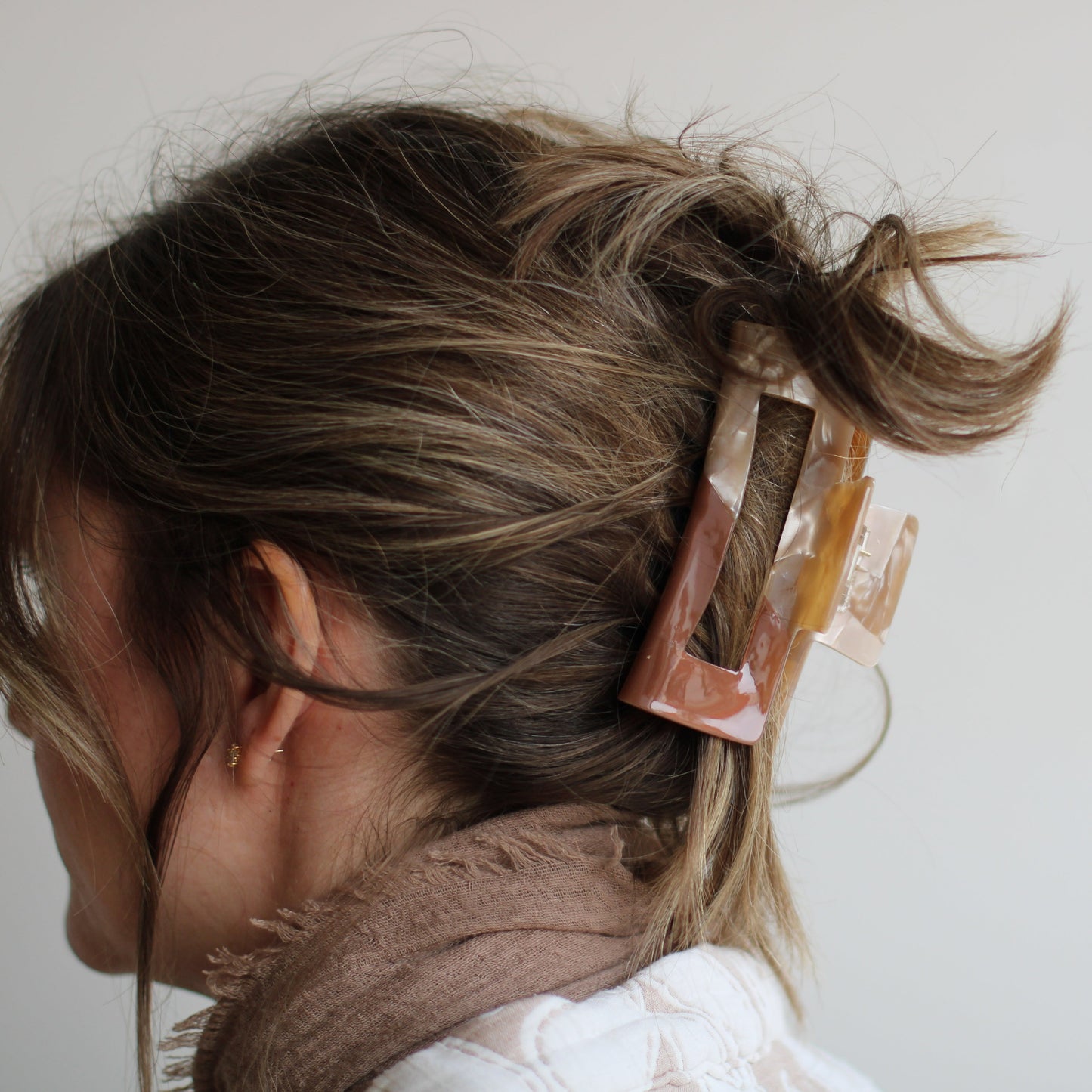 Anarchy | Large Two- Tone Clip in Caramel & Mother of Pearl