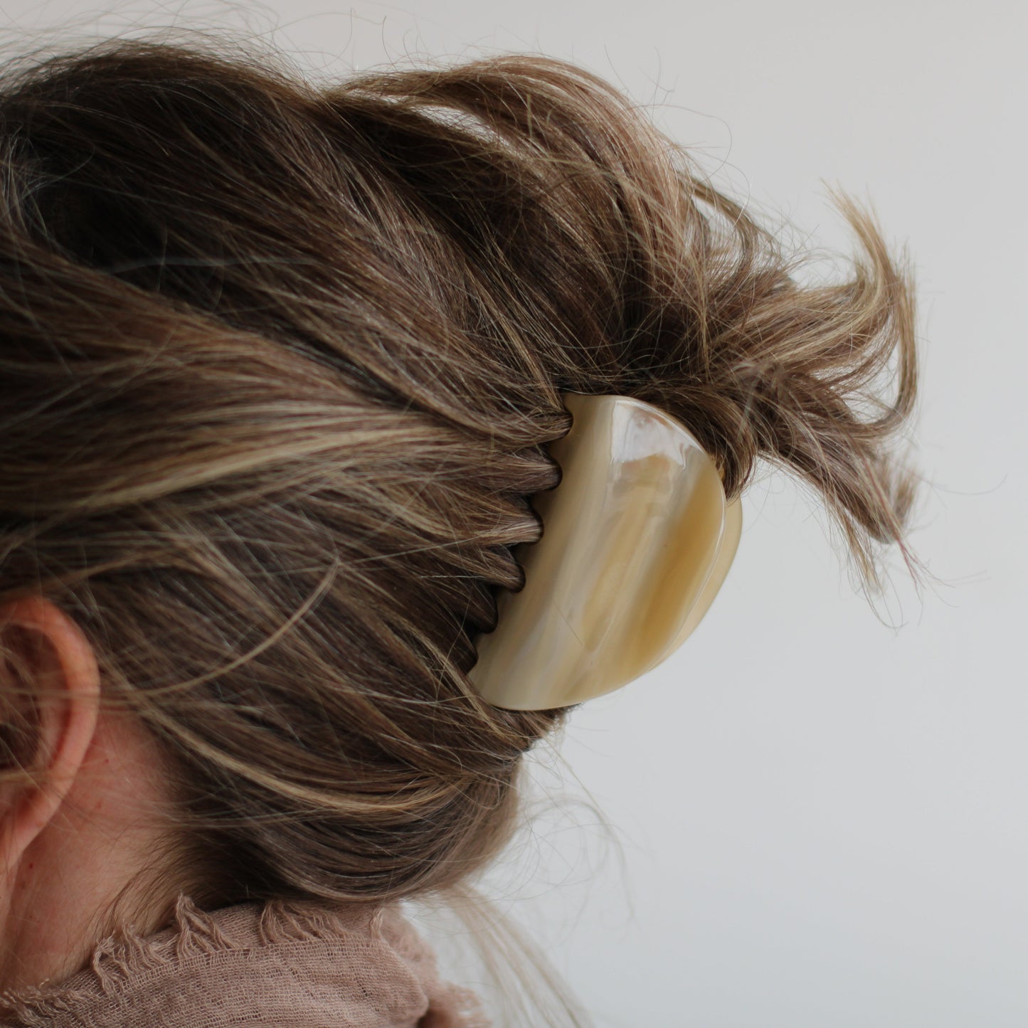 Anarchy | Solid Oval Hair Clip in Striped White and Tan Striped