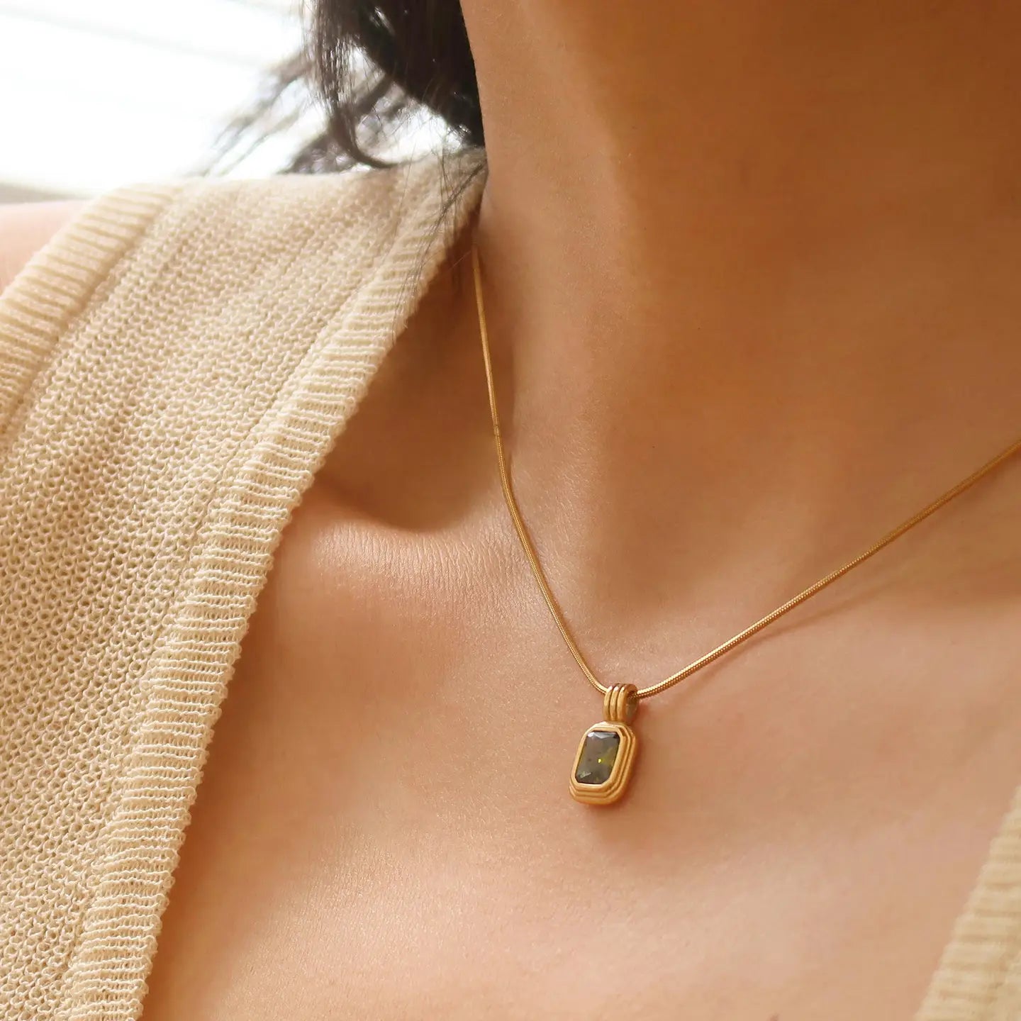 MAIQ | Green Stone Square Pendant Necklace
