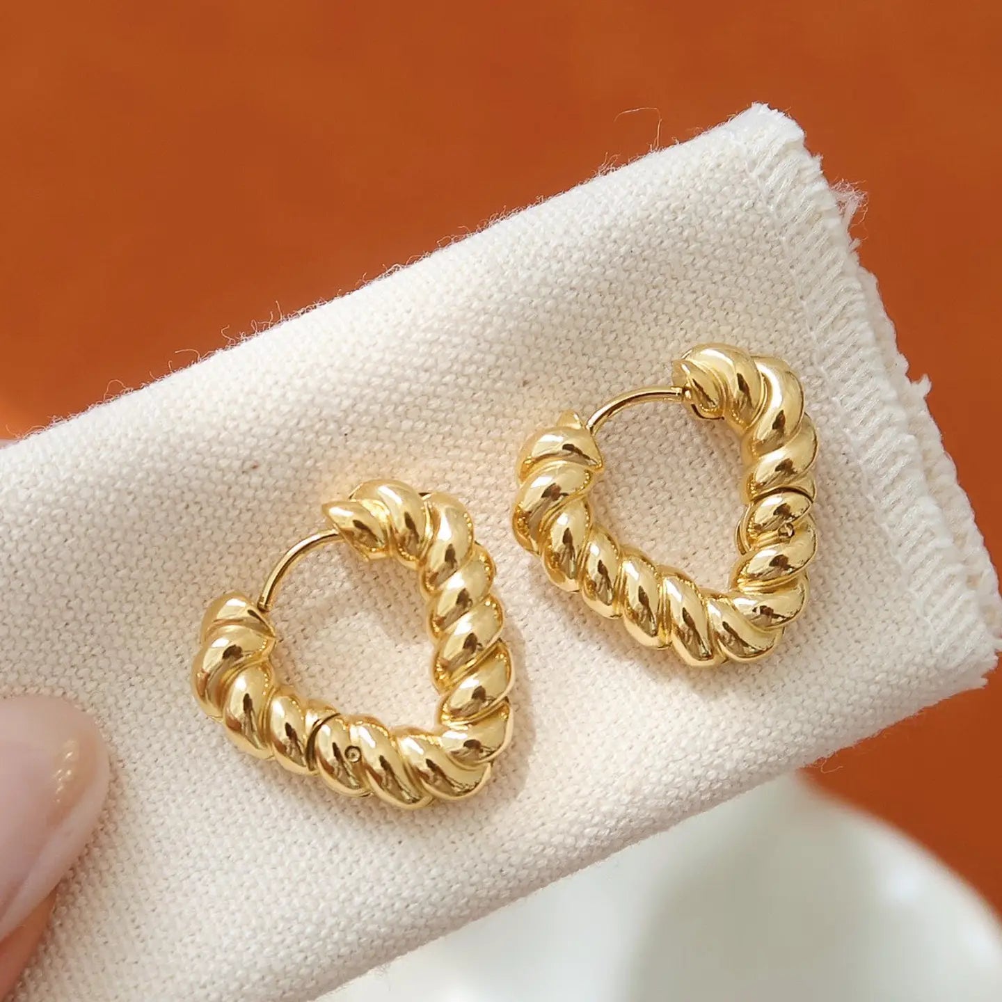 MAIQ | Twisted Heart Hoop Earrings