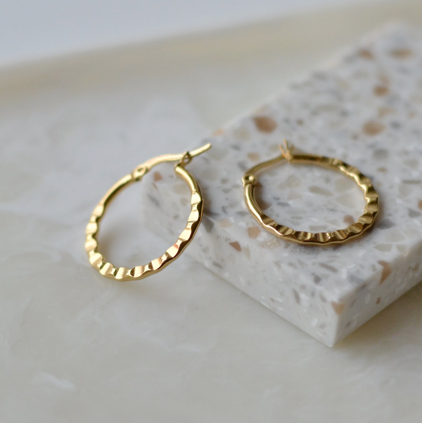Bazou | Hammered hoop, 24mm