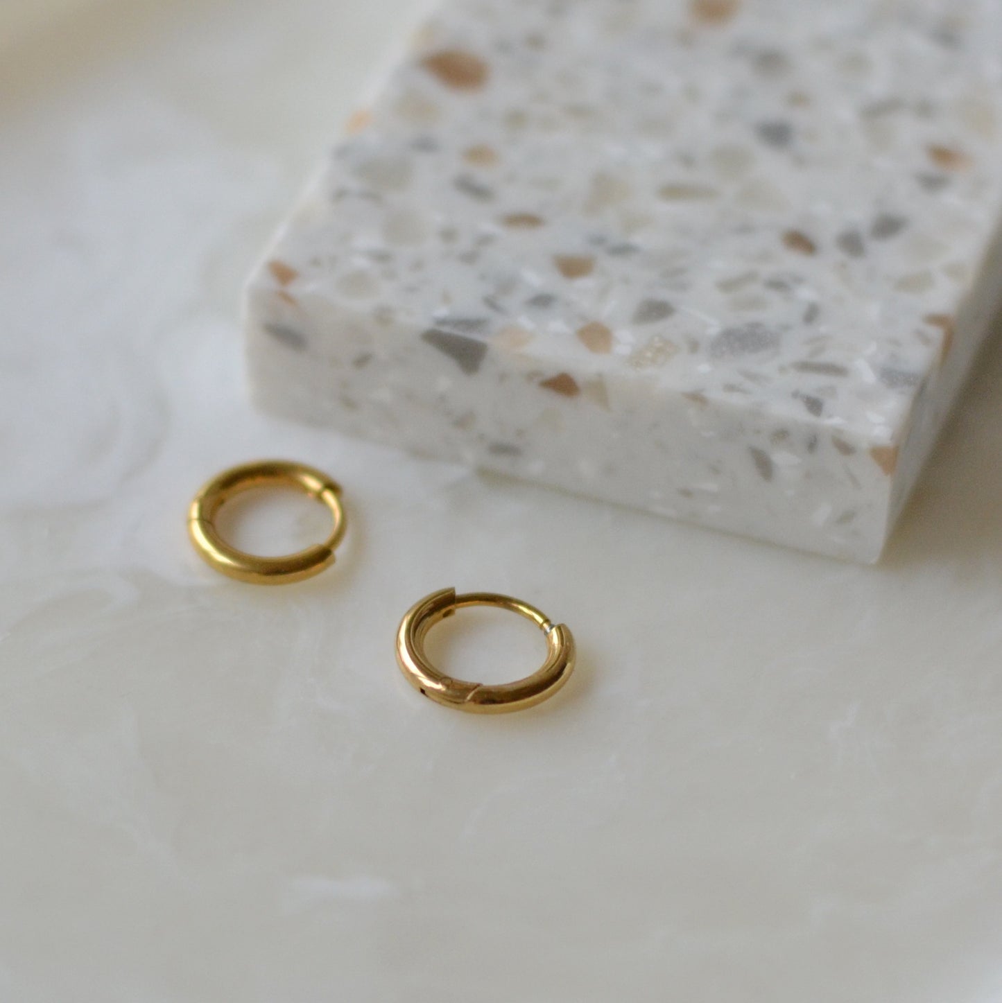 Bazou | Tiny gold hoop 12mm