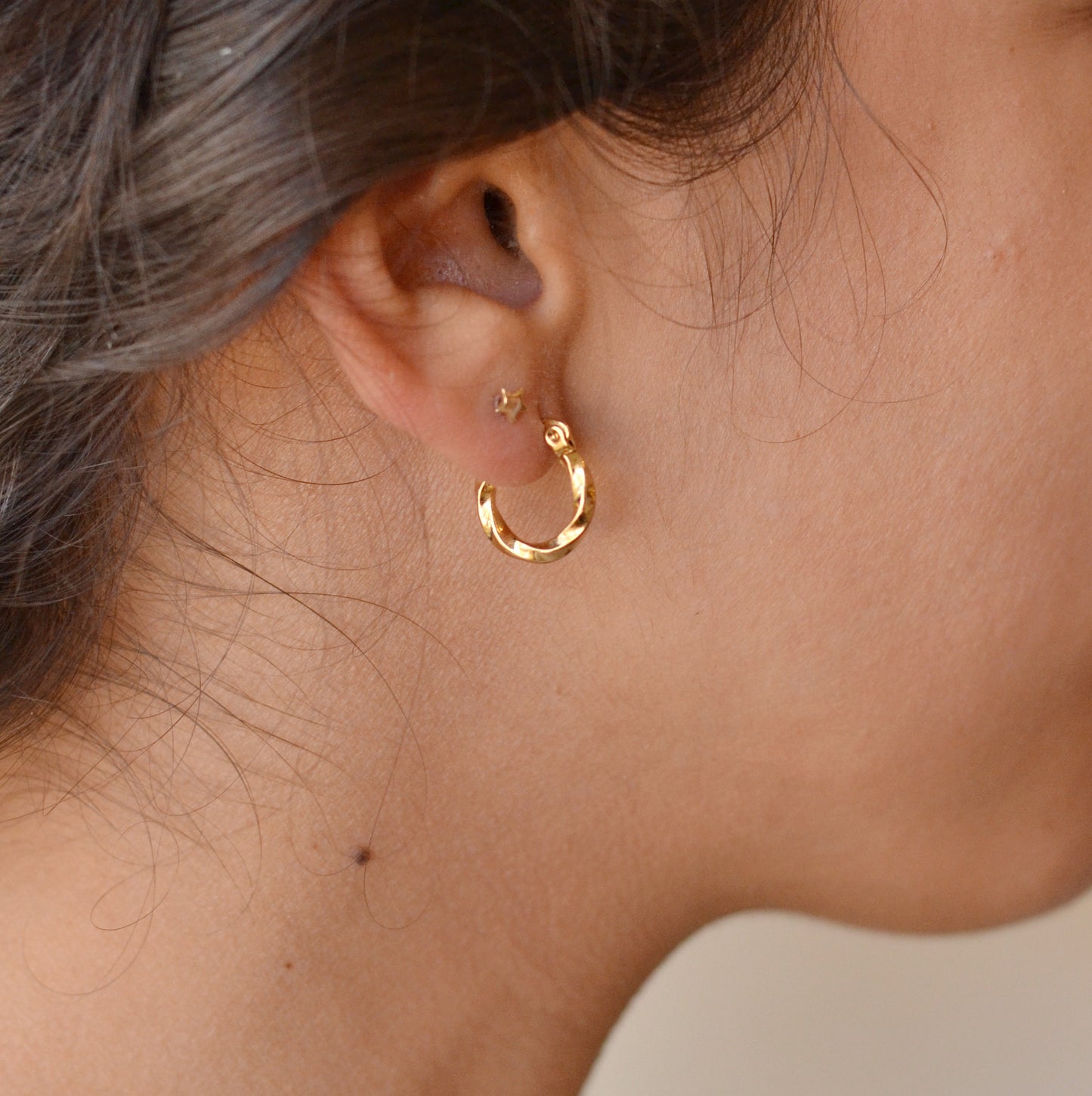 Bazou | Twisted gold hoop 15mm