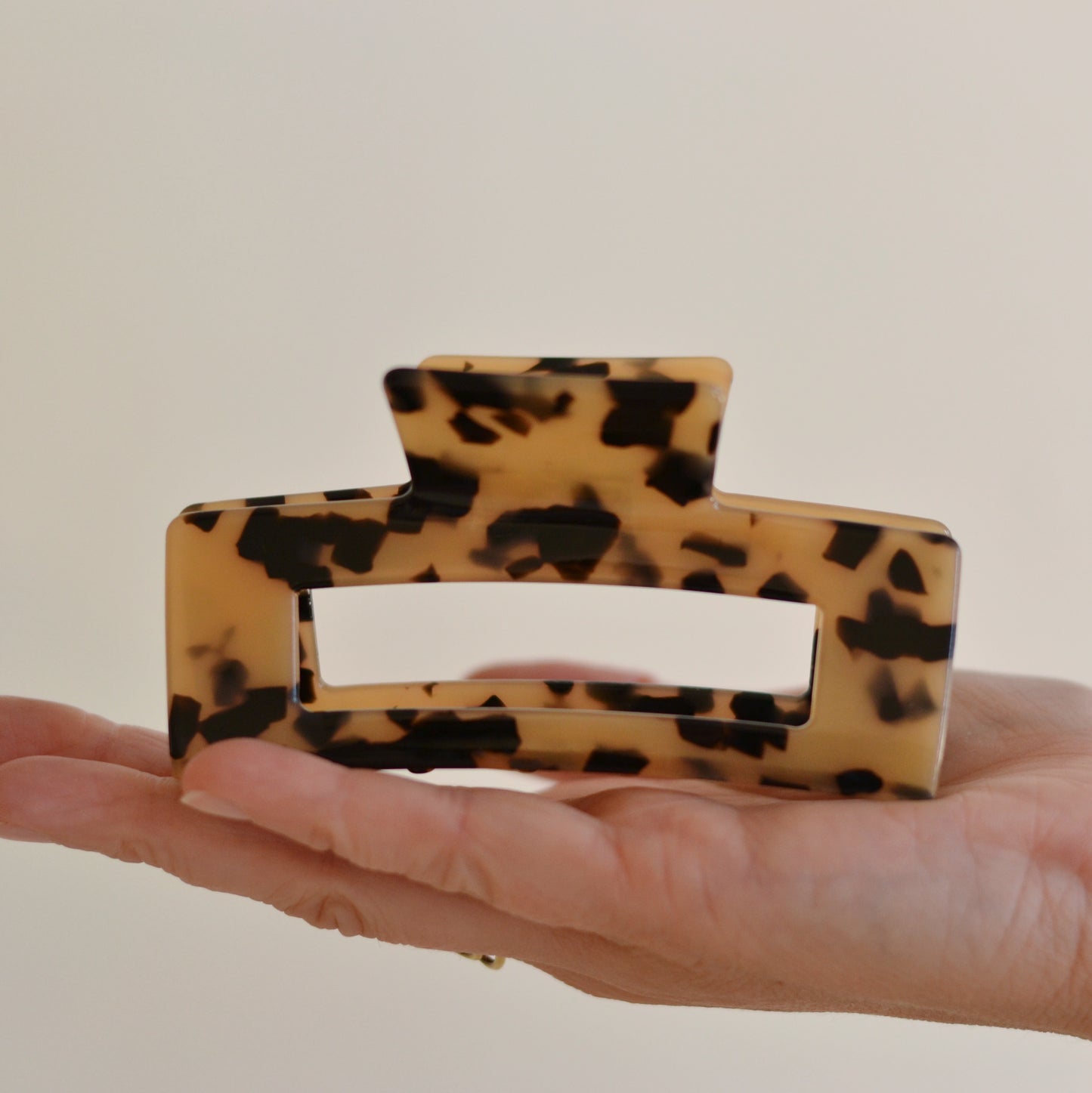 Love Lina | Betty JUMBO Hair Clip, Blonde Tortoise