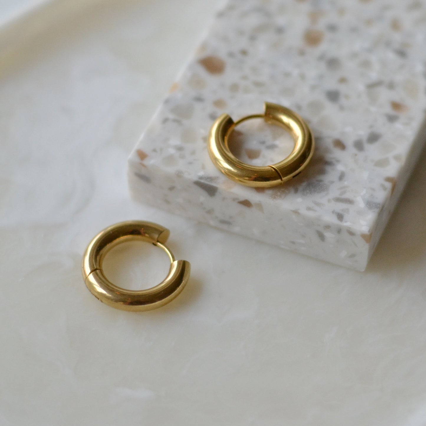 Bazou | Chunky gold Clicker hoop 16mm