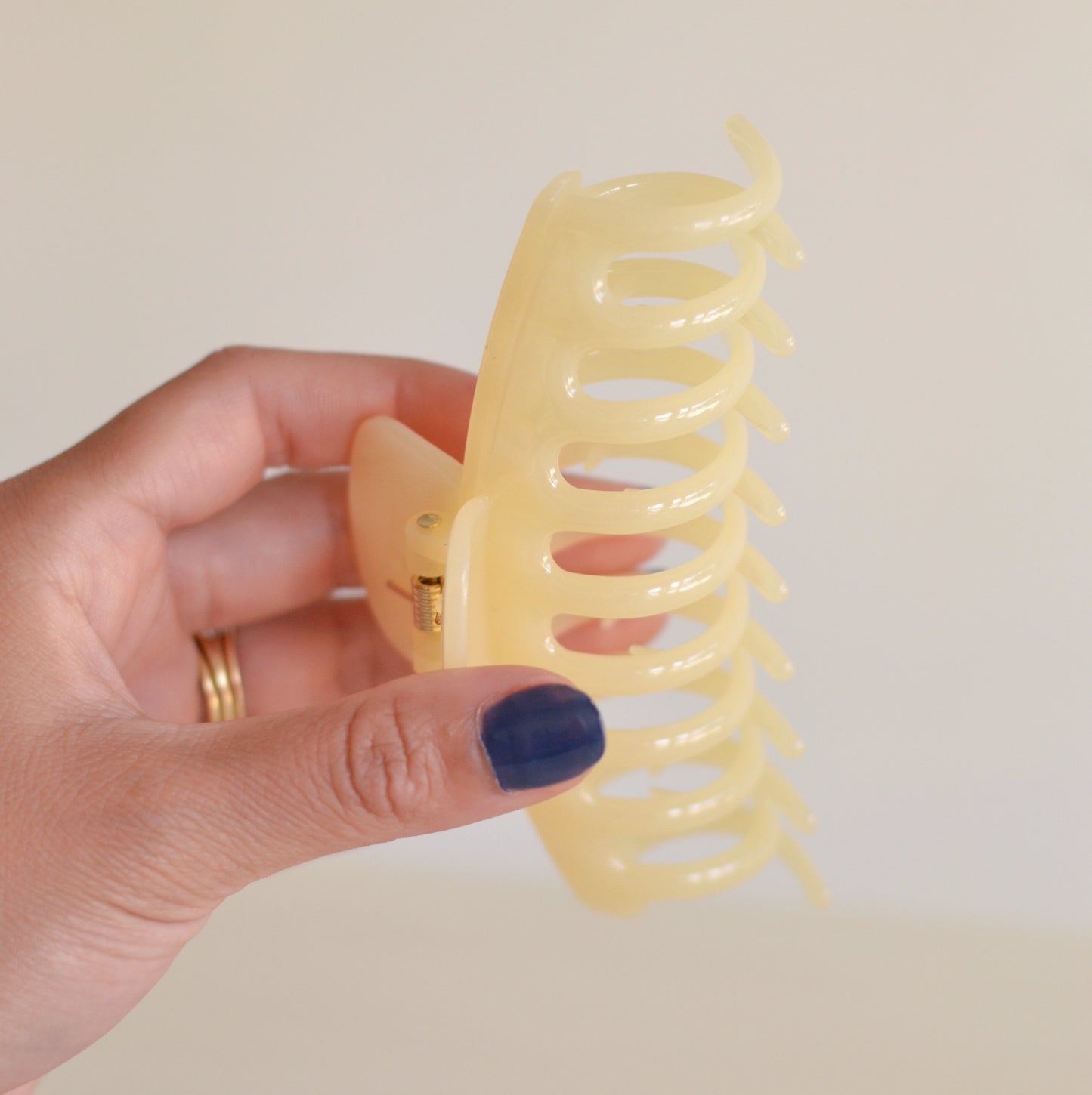 Love Lina | Banana Clip, Translucent
