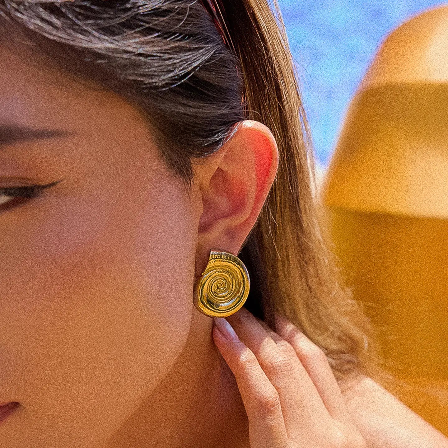 MAIQ | Large Seashell Stud Earrings