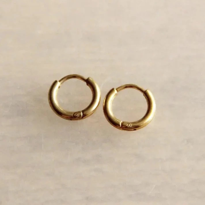 Bazou | Tiny gold hoop 12mm