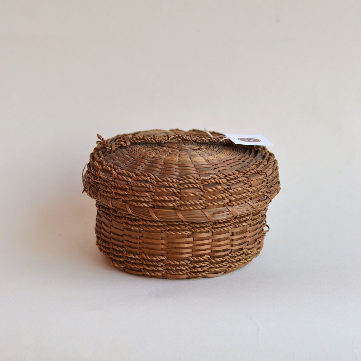 Tabletop lidded basket, small