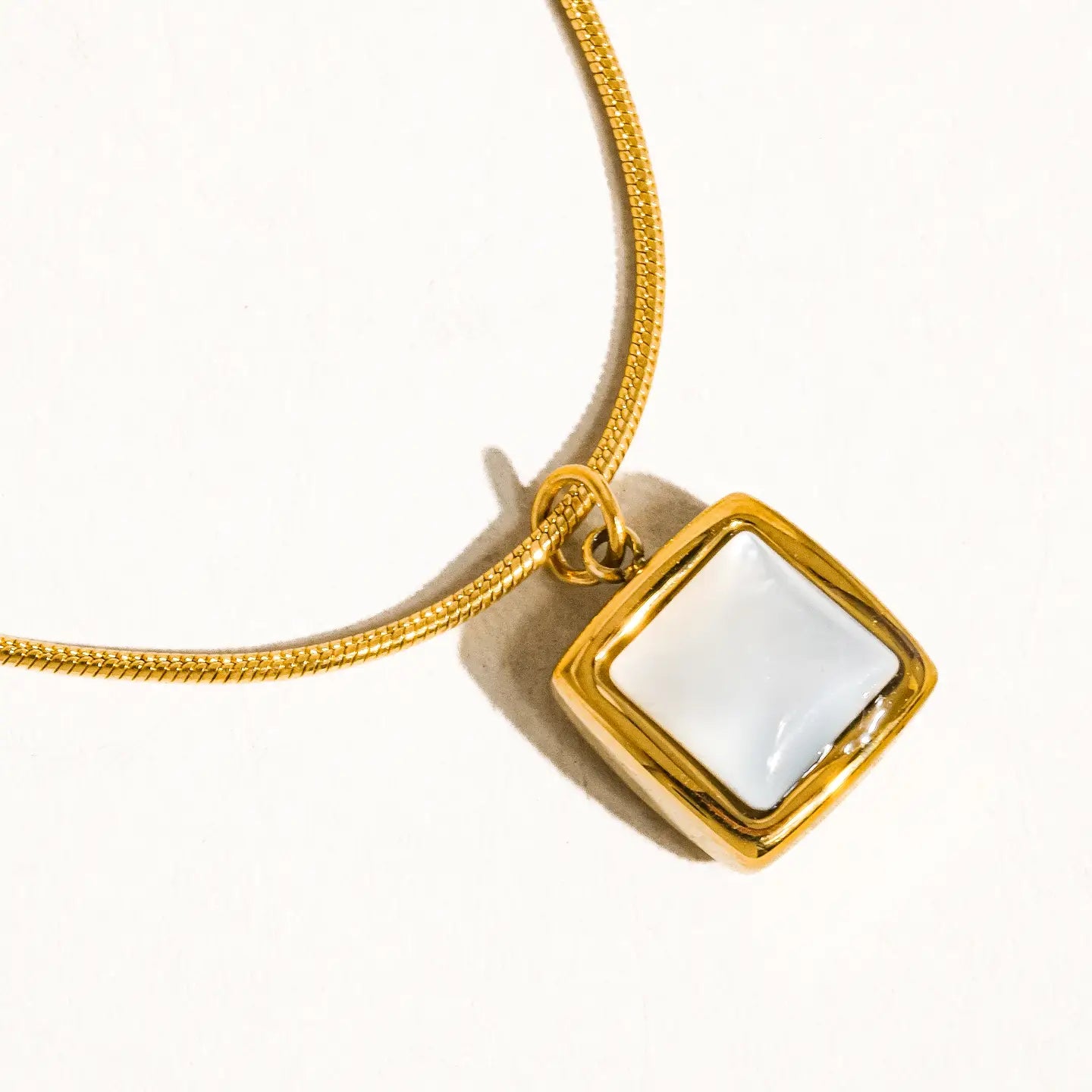 MAIQ | Square Shell Necklace