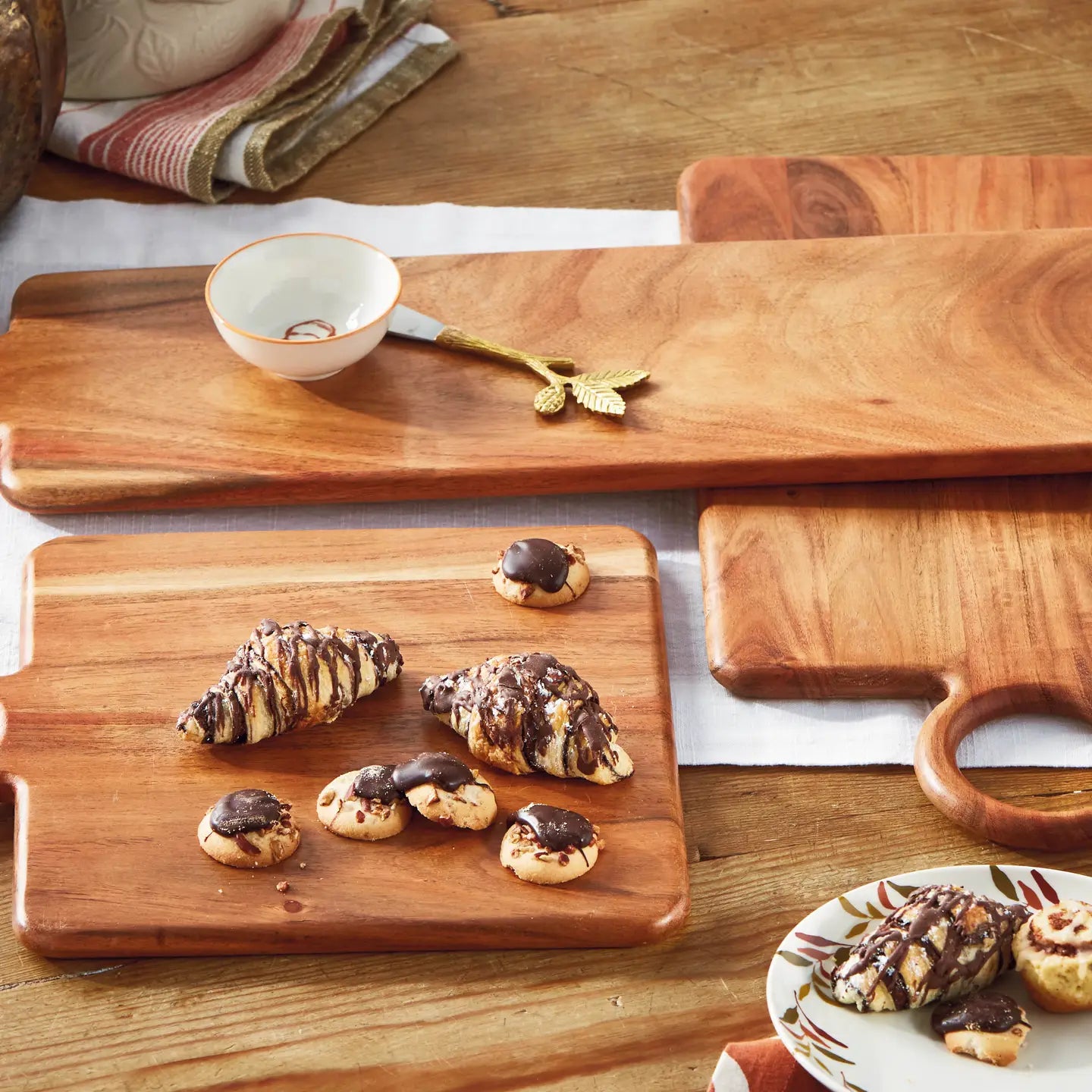 Serving Board | Acacia Wood Loop Square Board