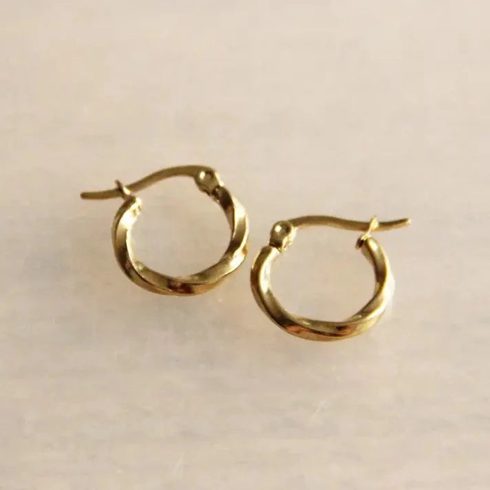 Bazou | Twisted gold hoop 15mm