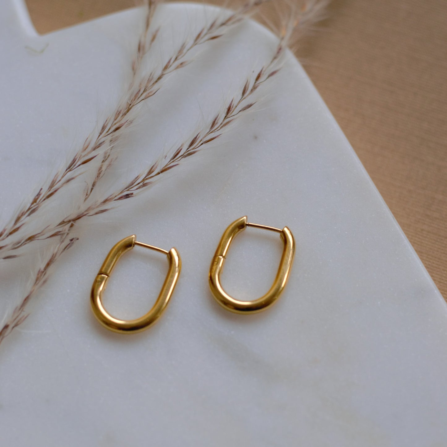 UBNY Collection | Chunky Oval Huggie Hoop, 23mm