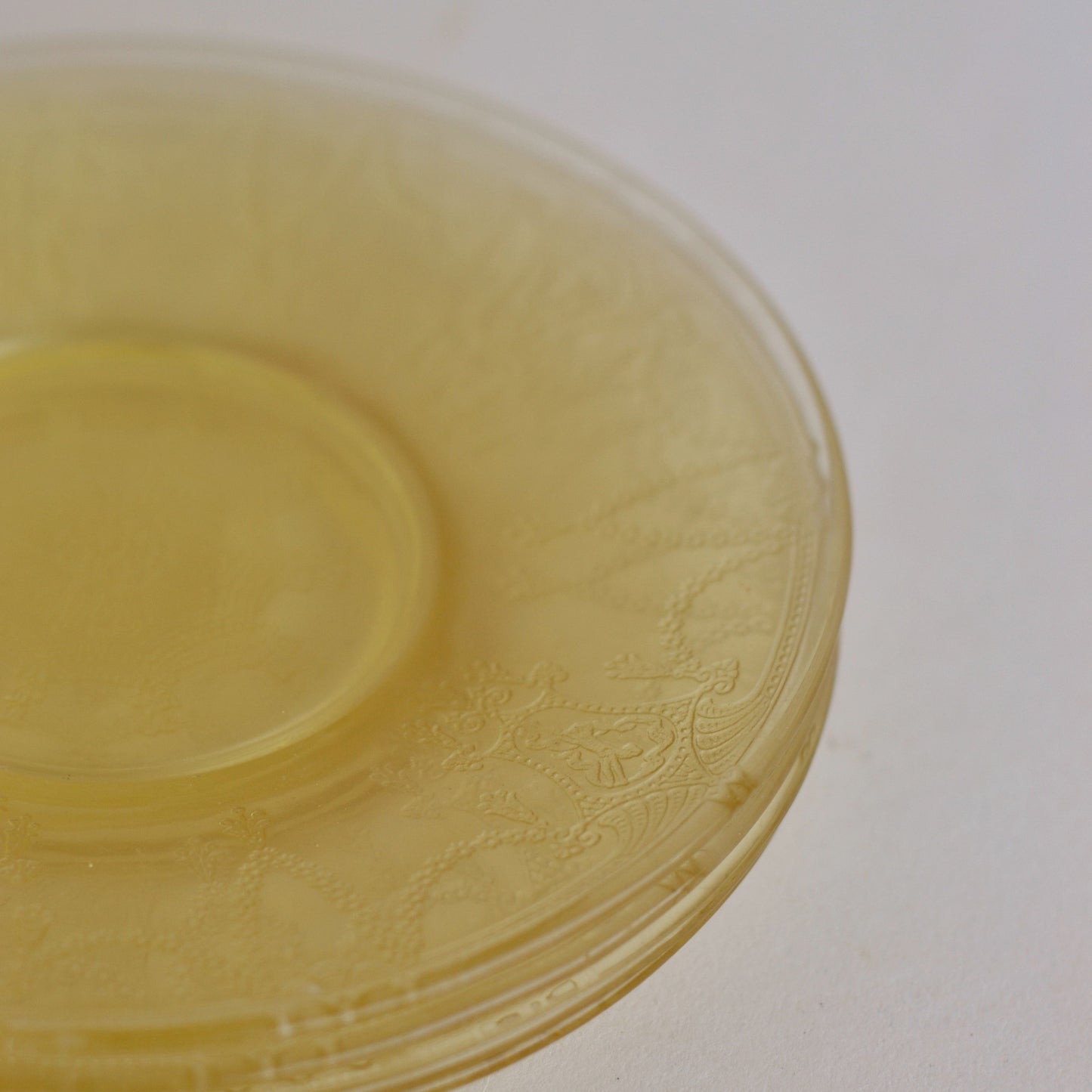 Etched yellow dessert plates, set of 4