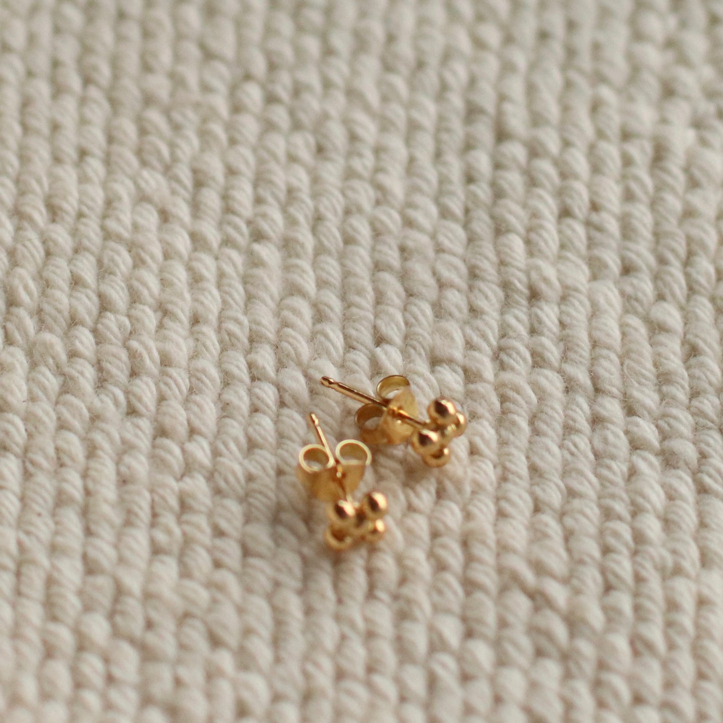 Baizaar | Gold Plated Dotted Flower Stud