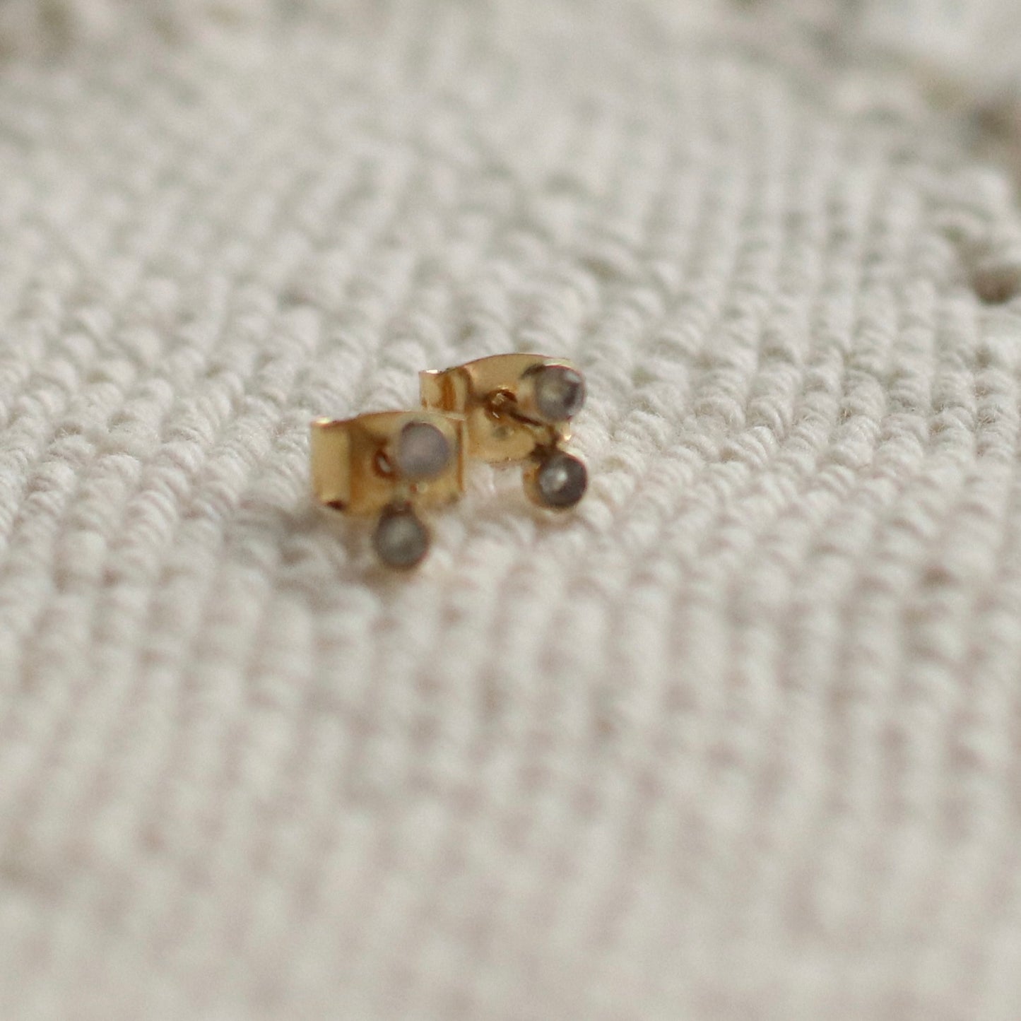Baizaar | Tiny Moonstone Brass Stud