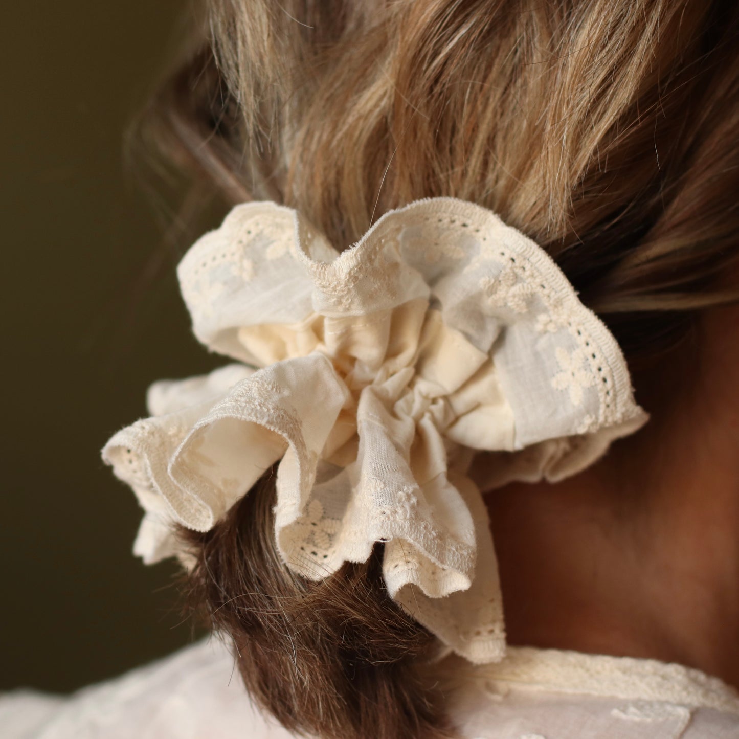 Dune Accessories | Off White Lace Hair Srunchy