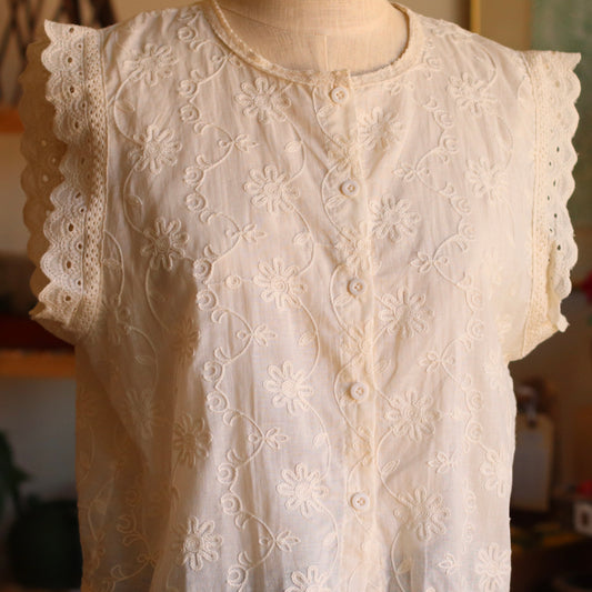 Sleeveless Eyelet Lace Trim Cream Blouse