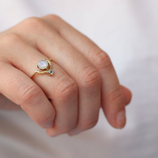Baizaar | Brass Cradled Moonstone Ring