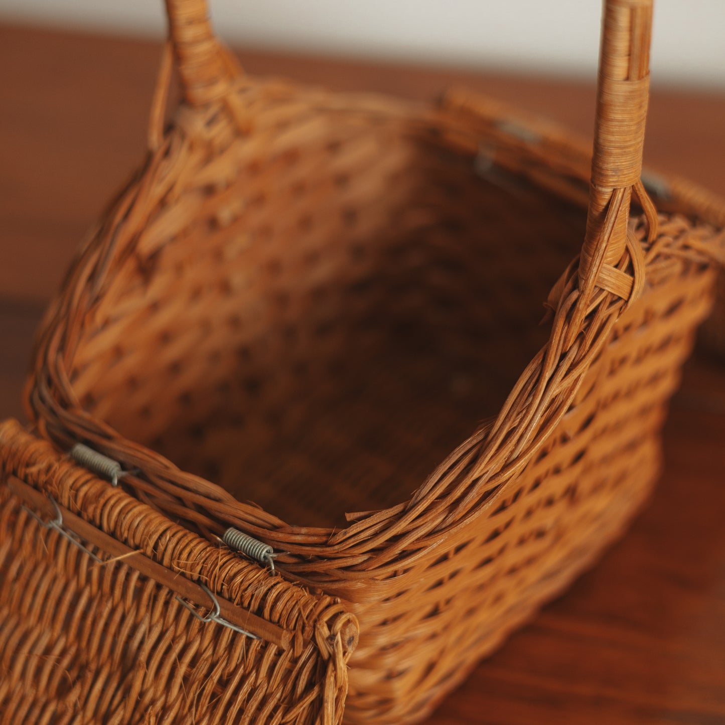 Petit Hinged Basket Purse