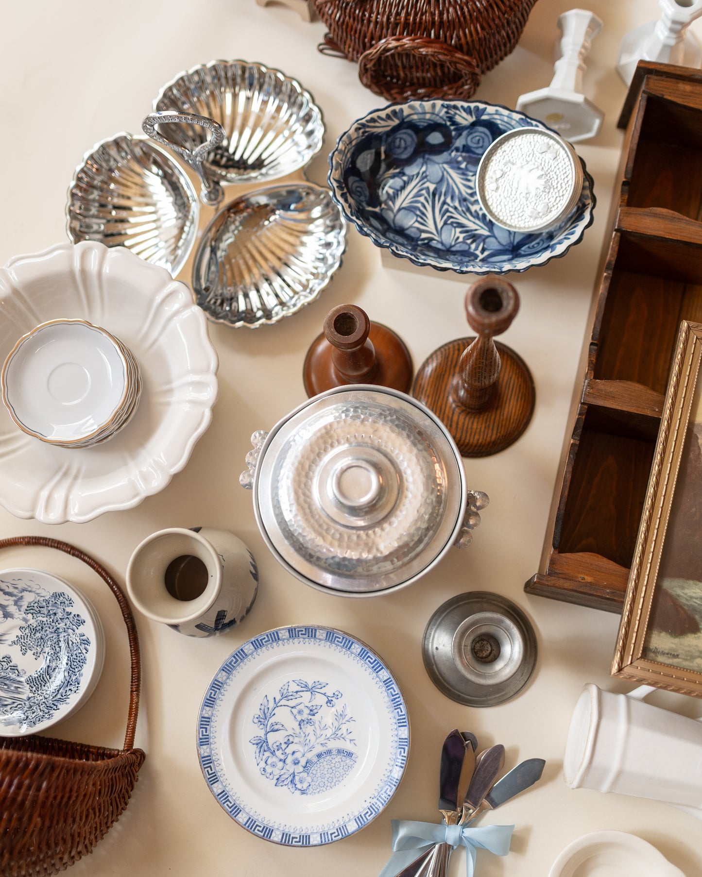 Clamshell Tid-bit Serving Dish