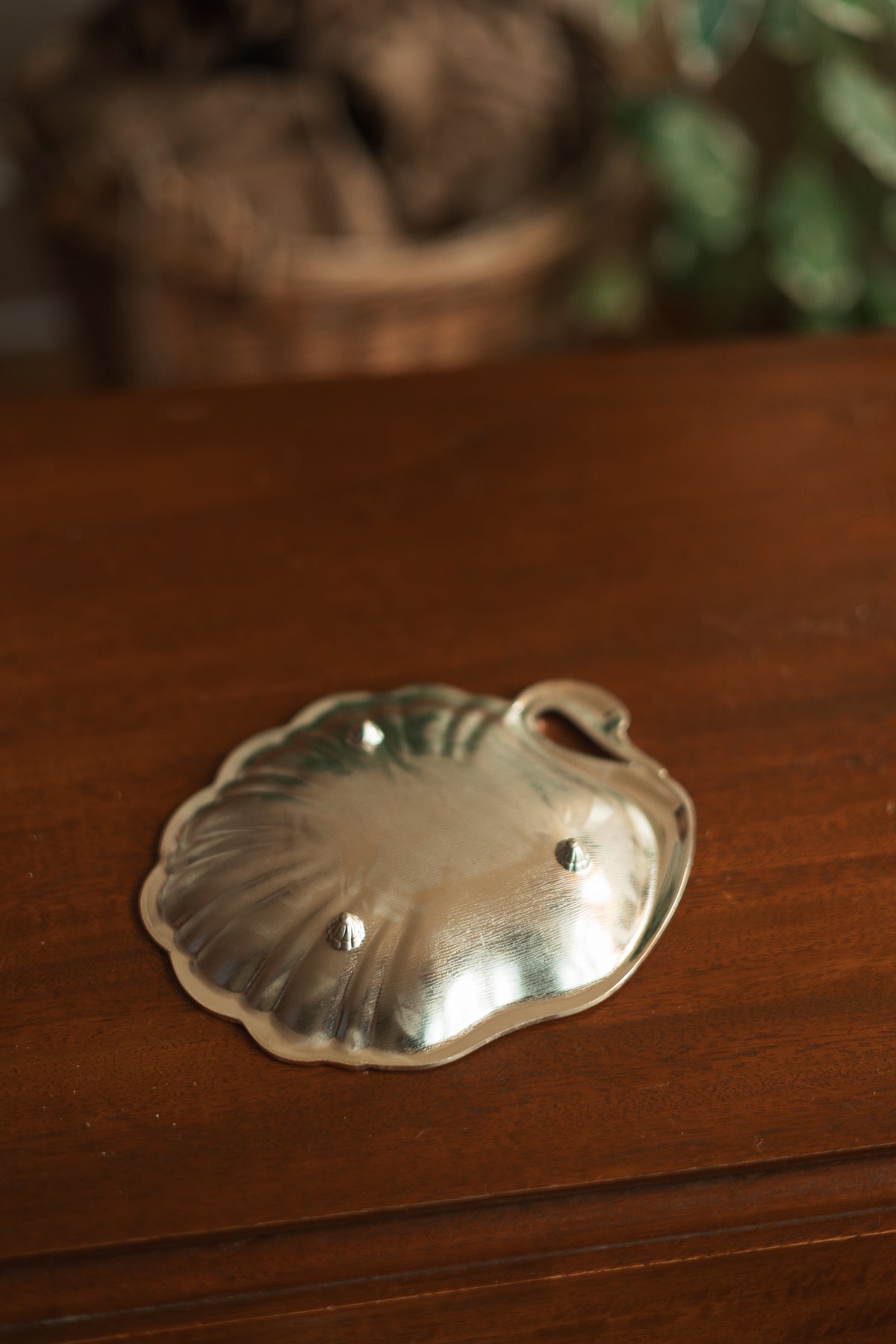 Swan Handled Clam Shell Dish