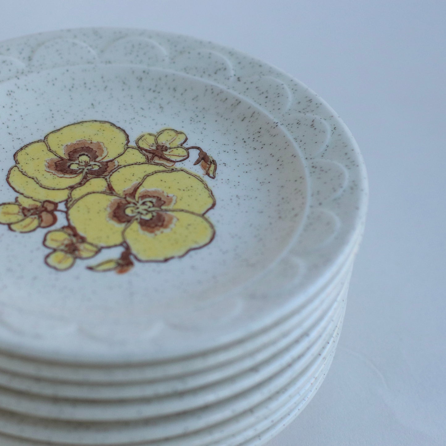Scalloped Edge Dessert Plates with Yellow Flower Motif, Set of 4