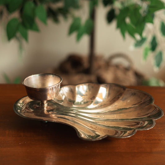 Clamshell Appetizer and Condiment Server