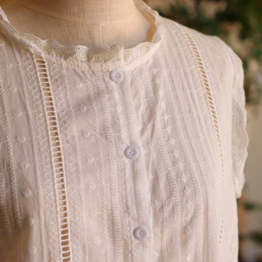Sleeveless Lace Trim Blouse