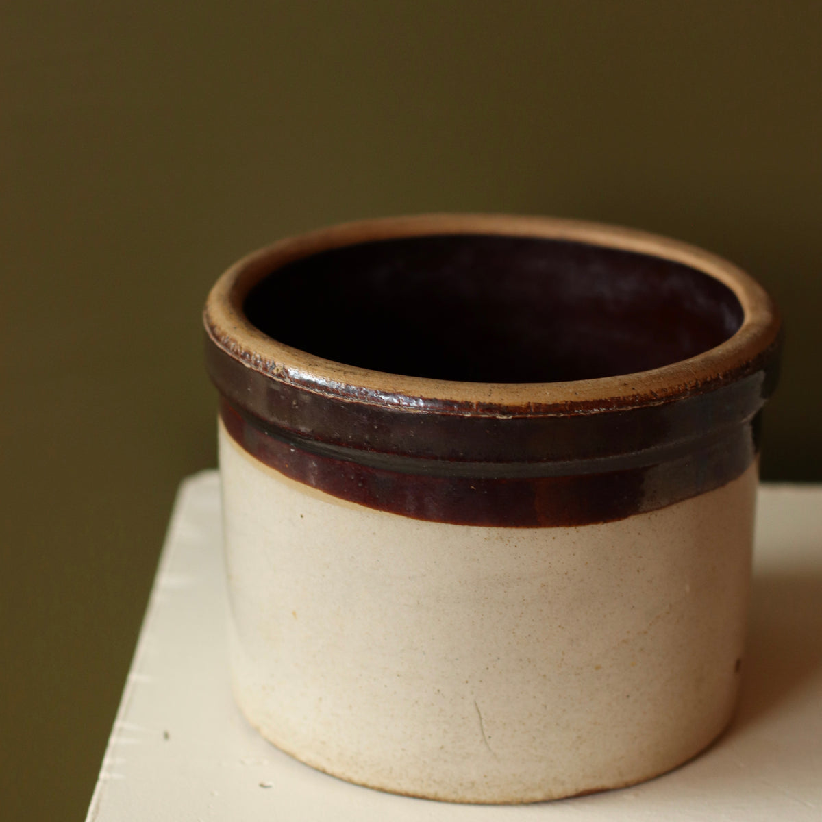 Dark Rimmed Primitive Crock