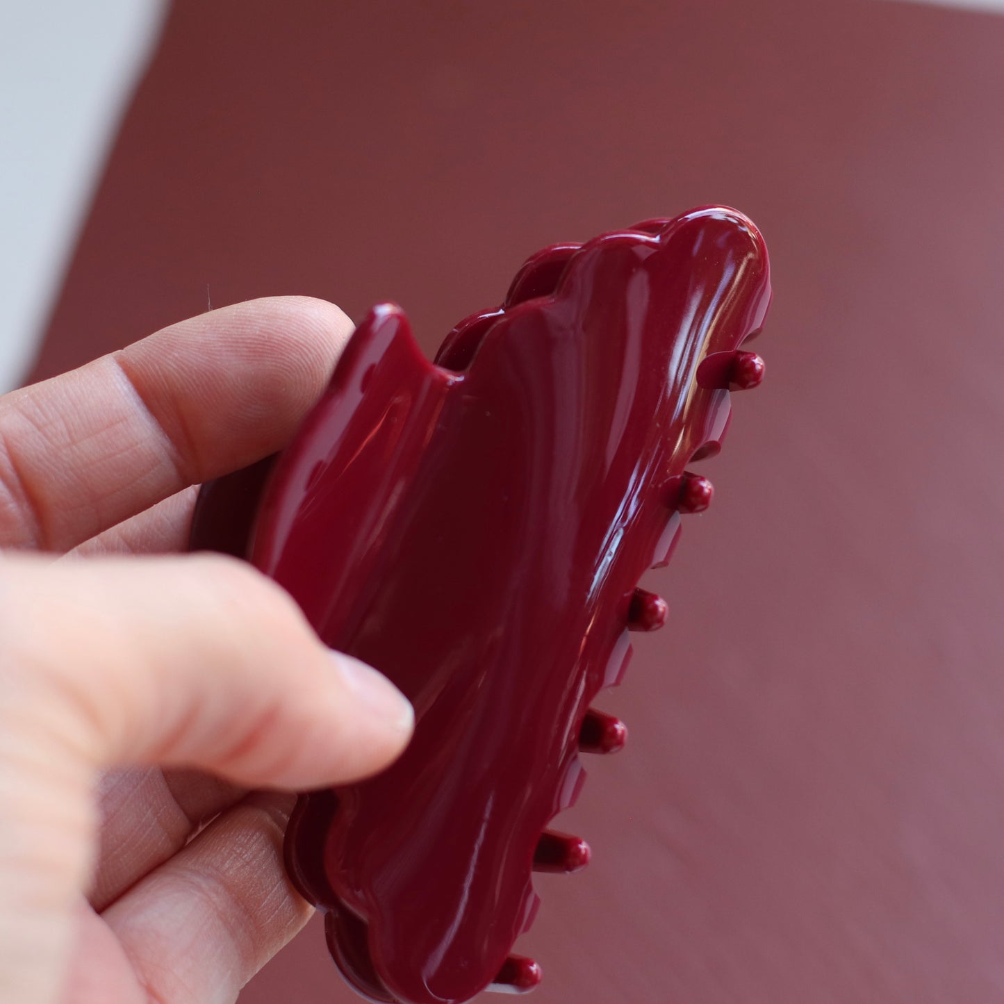 Dune Clips | Scallop Edged Maroon Clip
