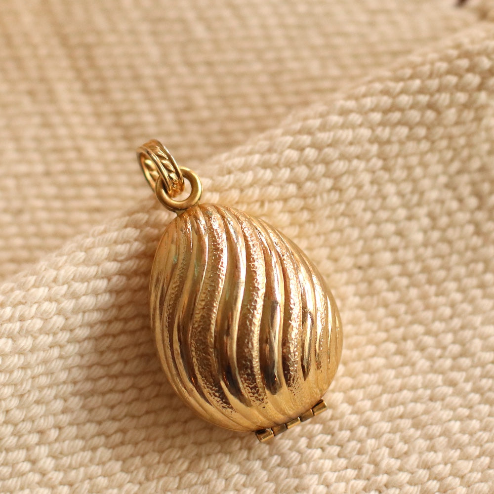 Vintage Chunky Avon Locket