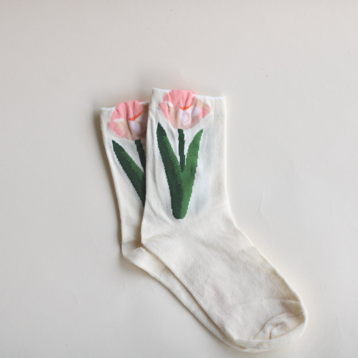 Tulip Mid Calf Floral Vintage Socks in White