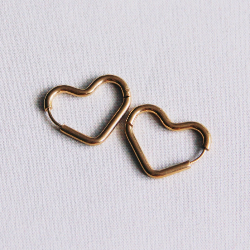 Bazou | Stainless Steel Clicker Heart Hoops