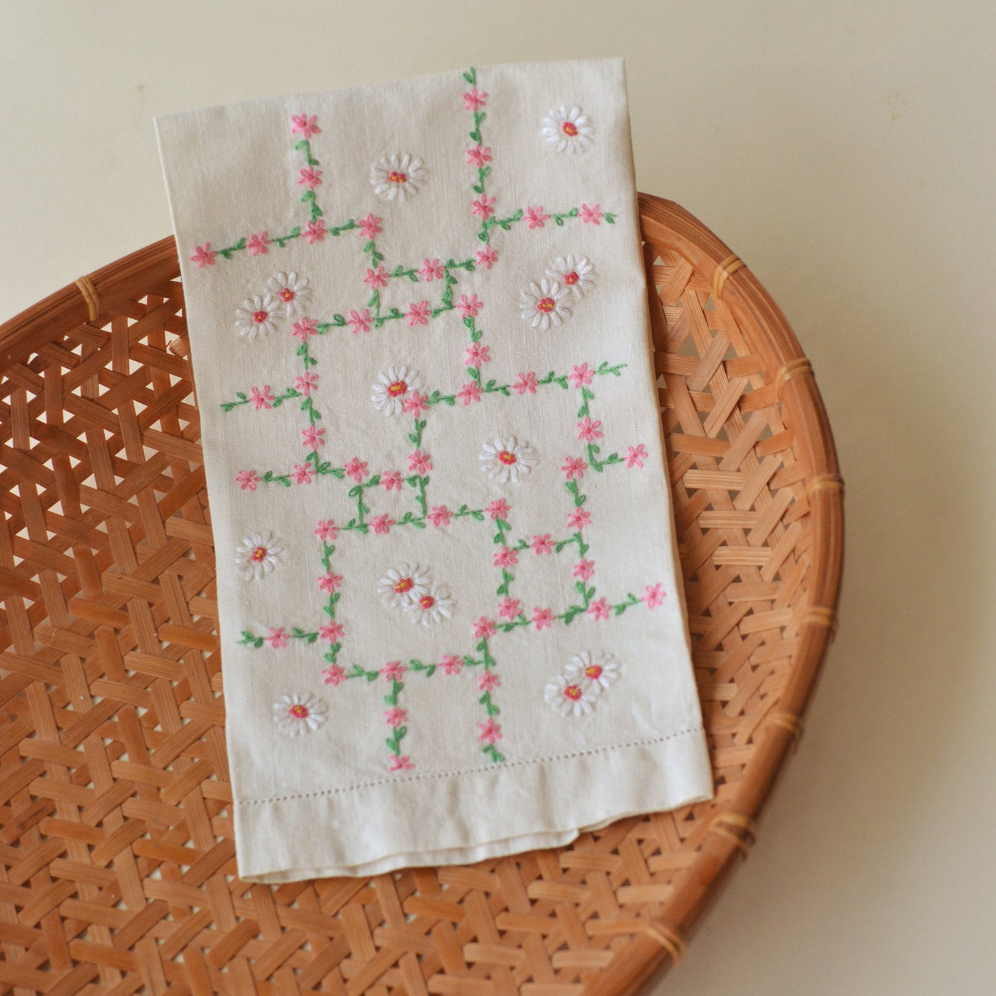 Daisy Chain Hand Towel