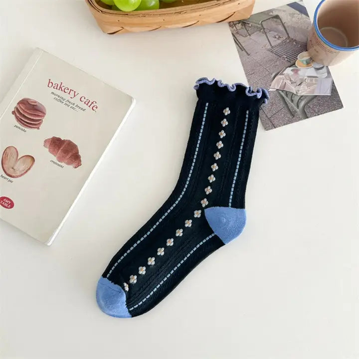Dune Socks | Retro Flower Trim Crew Sock